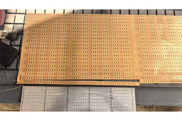 Why does marine ruler production pay special attention to the anti-ultraviolet treatment of the surface of metal signs?